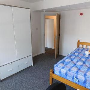 5 bedroom flat to rent - Photo 1