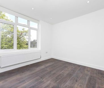 3 bedroom flat to rent - Photo 3