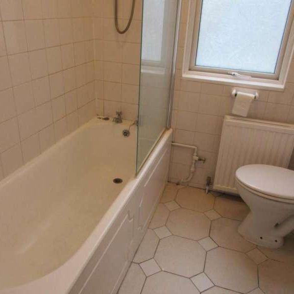 Ronald Park Avenue, Westcliff On Sea, SS0 - Photo 1