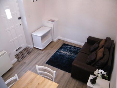 2 Bedroom House - Bernard Street, Southampton - Photo 5