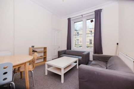 3 bedroom flat to rent - Photo 3