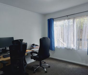 3 Bedroom Home on Royal Road, Massey – Prime Location! - Photo 6