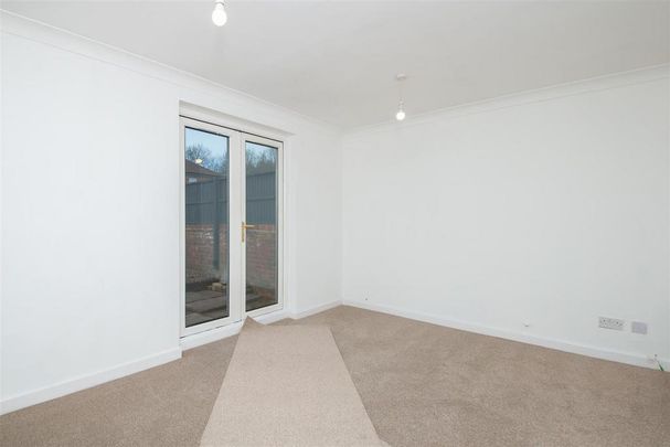 3 bedroom end of terrace house to rent - Photo 1