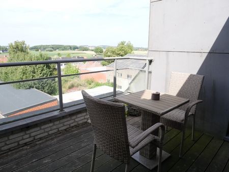 Dakappartement met 2 slaapkamers, groot terras en garage te huur in Tiegem - Photo 5