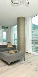 Beautiful 2 Bed, 2 Bath with Balcony and Gorgeous Upscale Decor - Photo 3