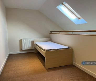 3 bedroom flat to rent - Photo 3