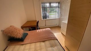 Charter Avenue - Photo 2