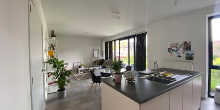 Appartement te huur in Hasselt voor € 880 met 1 slaapkamer - Photo 2