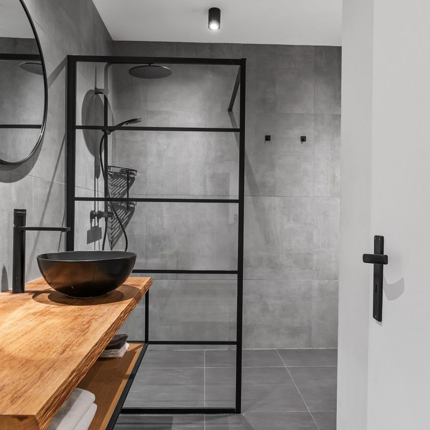 Instapklaar bemeubeld appartement met 2 slpkrs in centrum Zutendaal - Photo 1