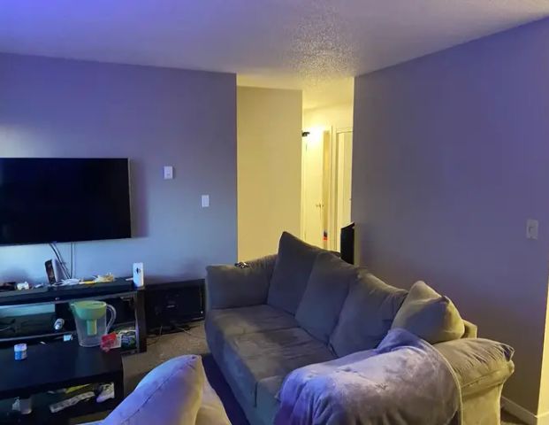 1 Bedroom Apartment in Sunnyside | Calgary - Photo 1