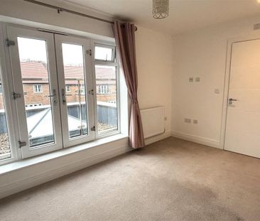 3 bedroom semi-detached house to rent - Photo 6