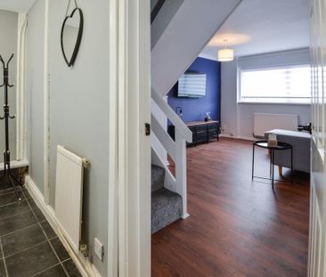 3 bedroom end of terrace house to rent - Photo 4