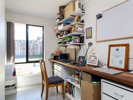 Modern Home in Prime Mango Hill Location - Walk to Schools, Shops & Transport - Photo 3