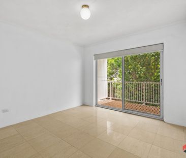Spacious, Low-Allergenic Apartment with Easy CBD Access - Photo 6