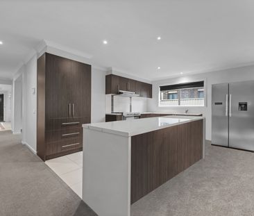 8 Salvia Avenue, Pakenham VIC 3810 - House For Rent | Domain - Photo 3