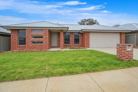 Modern Family Home in a Sought-After Thurgoona Location - Photo 2
