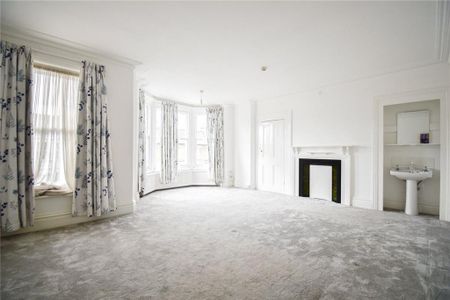 6 bedroom terraced house to rent - Photo 2