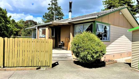 3 bedroom with 1 bathroom - Photo 4