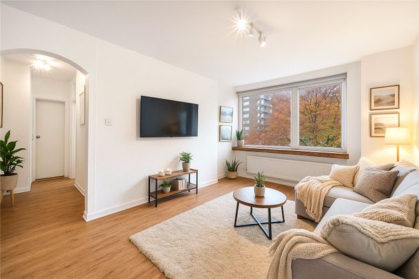 Renovated spacious One Bedroom Apartment in Portered Building - Photo 1