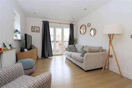 Buckingham Road, Epping, CM16 - Photo 3