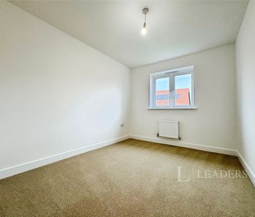 3 bedroom house to rent Chiffchaff Way, Wymondham, Norfolk, NR18 - Photo 2