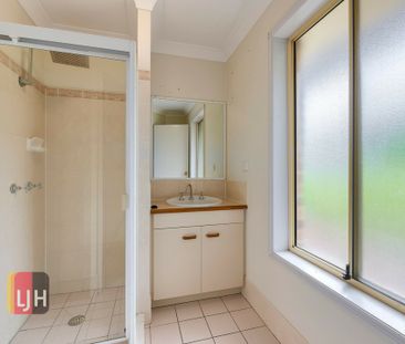 FULLY AIR CONDITIONED THREE-BEDROOM TOWNHOUSE WITH GREAT COURTYARD - Photo 5