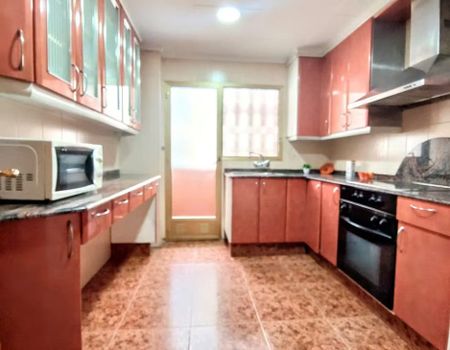 Carrer de Vázquez de Mella, Burjassot, Valencian Community 46100 - Photo 2