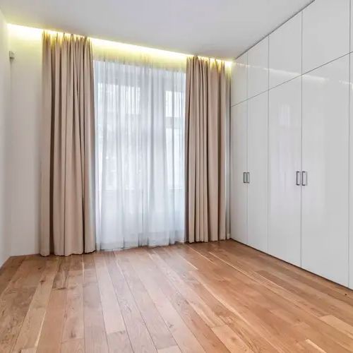 Krásný byt s terasou u nám. Jiřího z Poděbrad - Fotografie 1