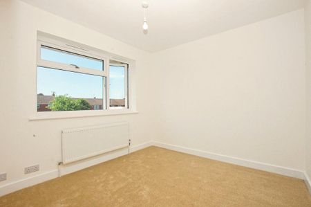 3 bedroom end of terrace house to rent - Photo 4