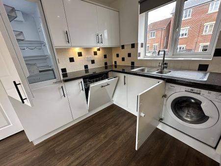 4 bedroom terraced house to rent - Photo 2