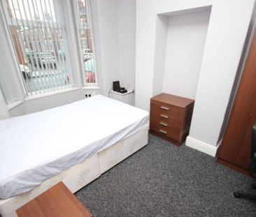 Room , Coniston Street - Photo 2