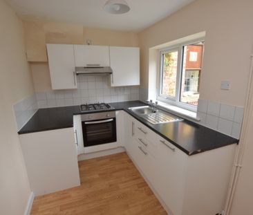 1 Bedroom Ground Floor Flat - Photo 4