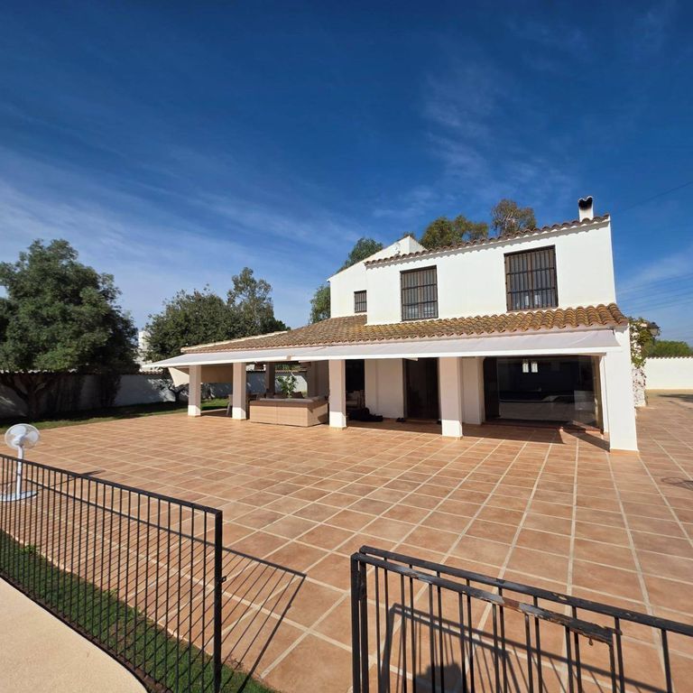Luxury 4 room Detached House for rent in Santa Pola, Spain - Photo 1