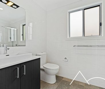 Family home in 'Blue Ribbon Location' - Photo 4