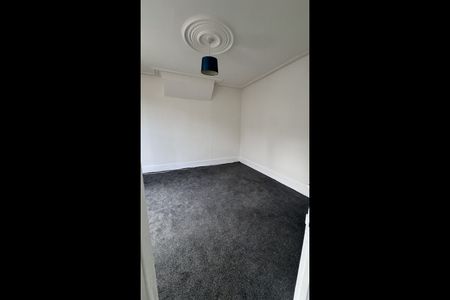 4 Bed Terraced House, Grosvenor Road, E10 - Photo 5