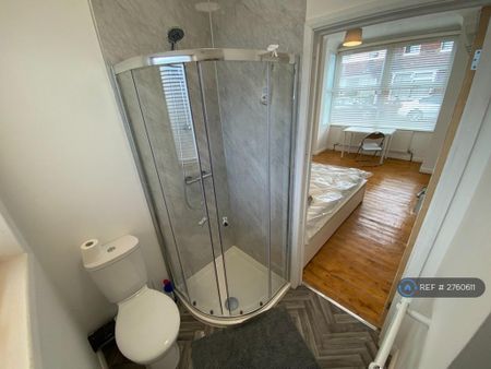 1 bedroom in a house share to rent - Photo 5