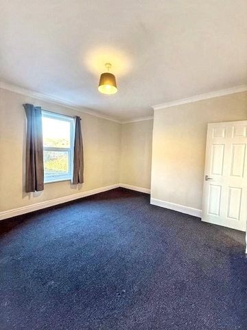 3 bedroom end of terrace house to rent - Photo 2