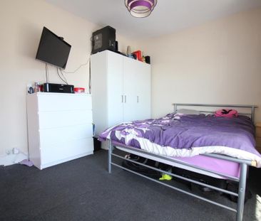 Vicarage Farm Road, Hounslow - Photo 6