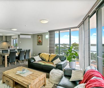 Picnic Point – Three Bedroom Penthouse with Private Roof Top Garden! - Photo 4