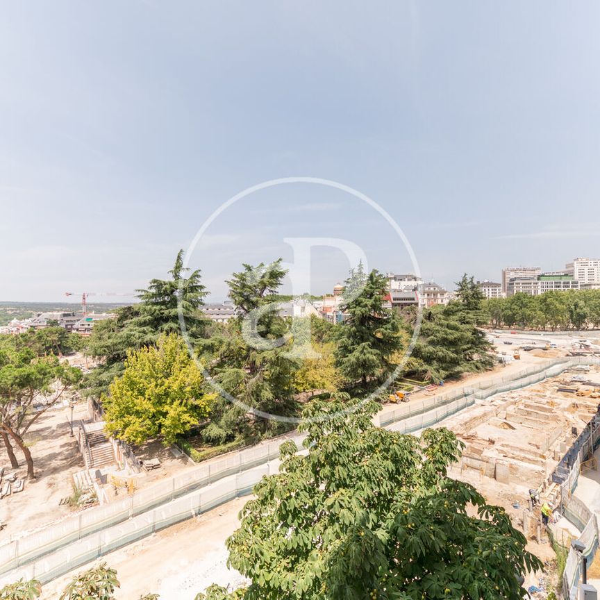 Flat for rent with views in Palacio (Madrid) - Photo 1