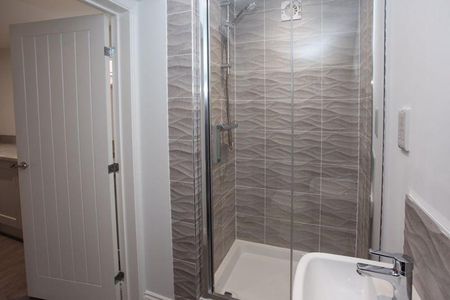 2 bedroom semi-detached house to rent - Photo 4