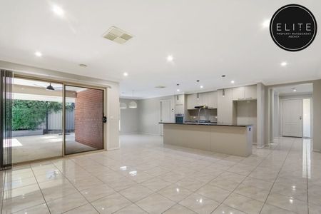 90 Honeyeater Circuit, Thurgoona - Photo 2