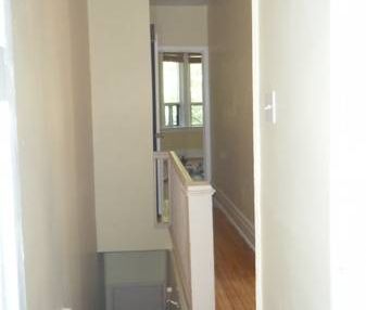 Bright 1-bedroom apartment close to public transit - Photo 4