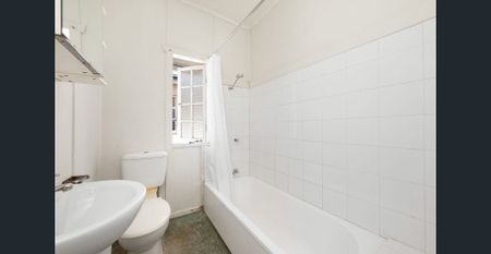 CHARMING EAST BRISBANE GEM JUST MINUTES FROM THE CBD - Photo 3