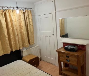 Room in a Shared House, Canada Avenue, N18 - Photo 2