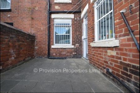 6 Bedroom Houses in Hyde Park, Leeds University - Photo 5