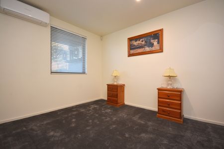 Tri-level temptation with a breath-taking view - Photo 3