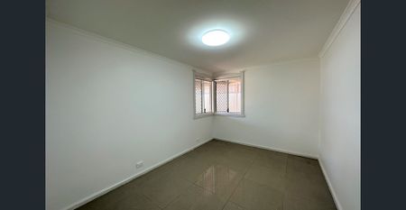 THREE-BEDROOM HOME IN A PRIME LOCATION - Photo 2