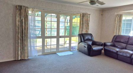 Sun-Filled Family Haven - Photo 2