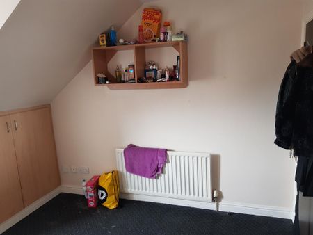 3 bedroom flat to rent - Photo 4